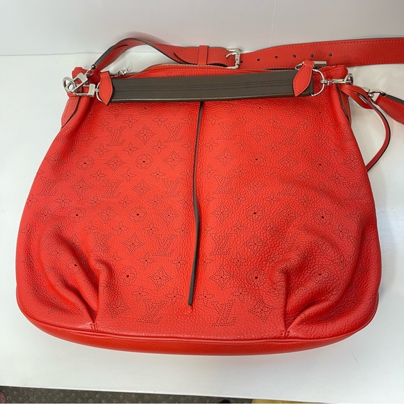 LOUIS VUITTON Mehene MM Mahina Shoulder Bag with Pochette - Picture 5 of 16